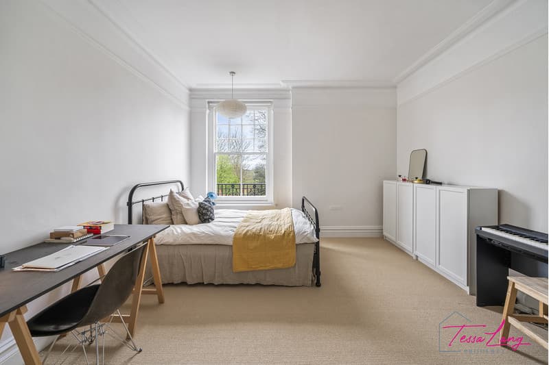 Photo 6 of 15, Highgate West Hill