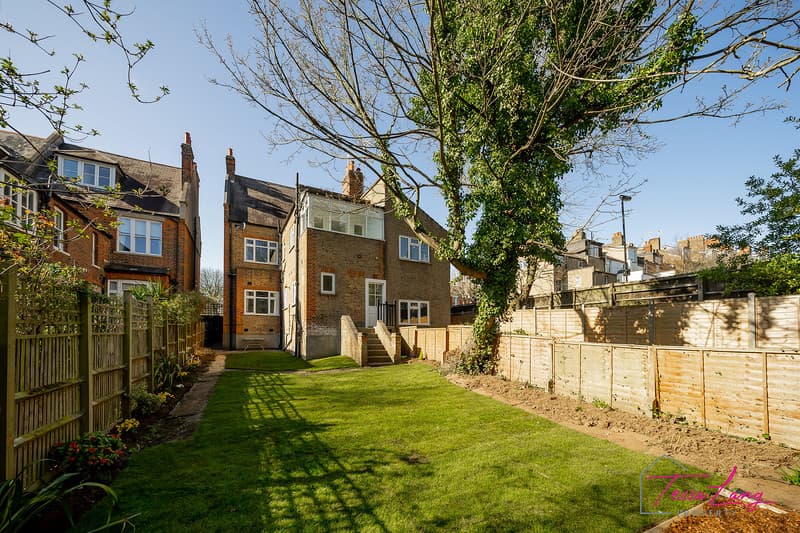 Photo 18 of 18, Muswell Hill Road