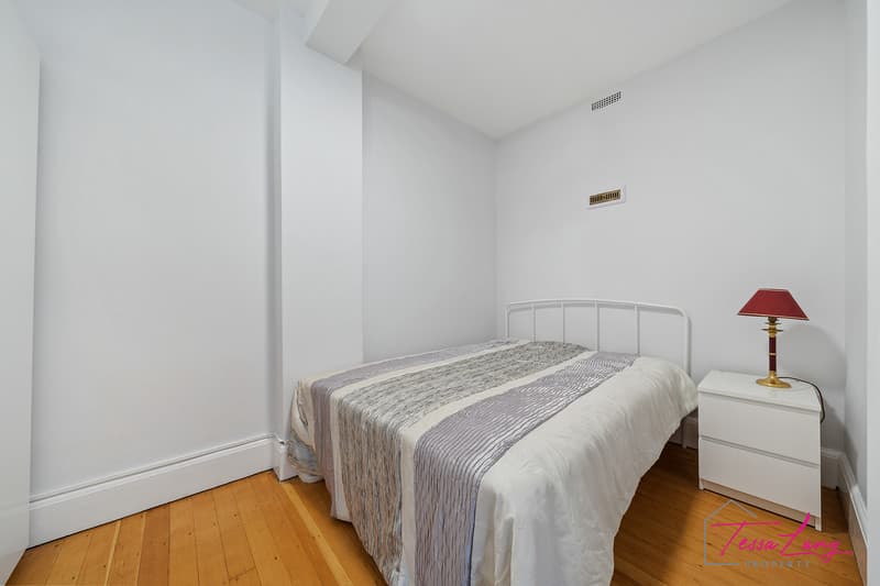 Photo 4 of 12, Howitt Close