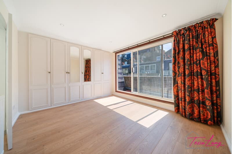 Photo 14 of 19, Elizabeth Mews