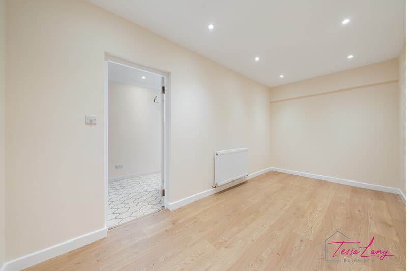 Photo 6 of 19, Elizabeth Mews