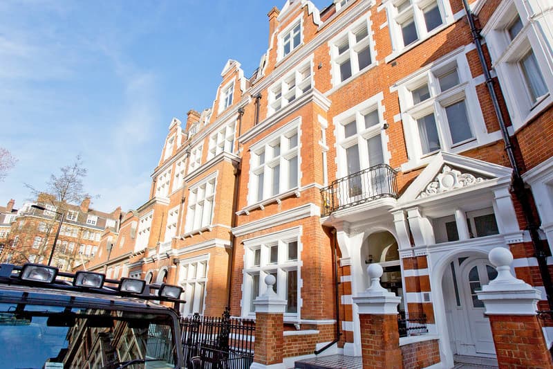 Photo 2 of 12, 28 Palace Court
