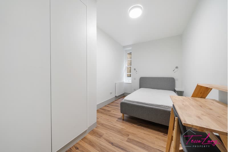 Photo 2 of 13, Crawford Street
