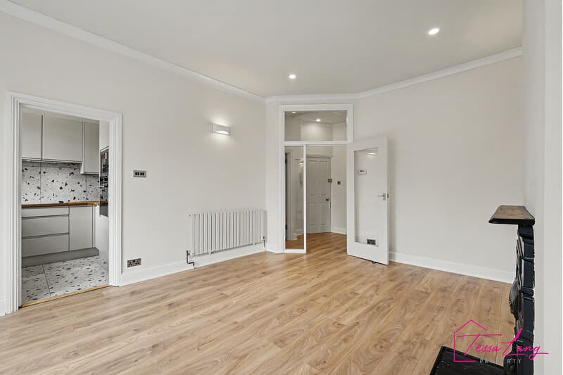 Photo 3 of 12, Goldhurst Terrace