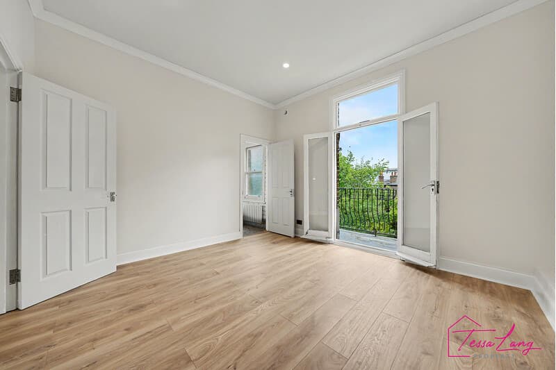 Photo 8 of 12, Goldhurst Terrace